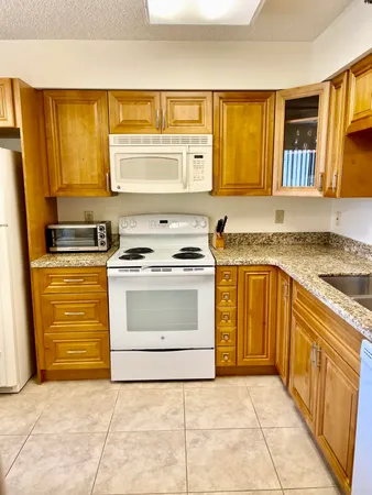 $3,900 | 14476 Amberly Lane, Unit 208, Delray Beach, FL 33446