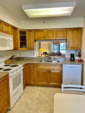 $3,900 | 14476 Amberly Lane, Unit 208, Delray Beach, FL 33446