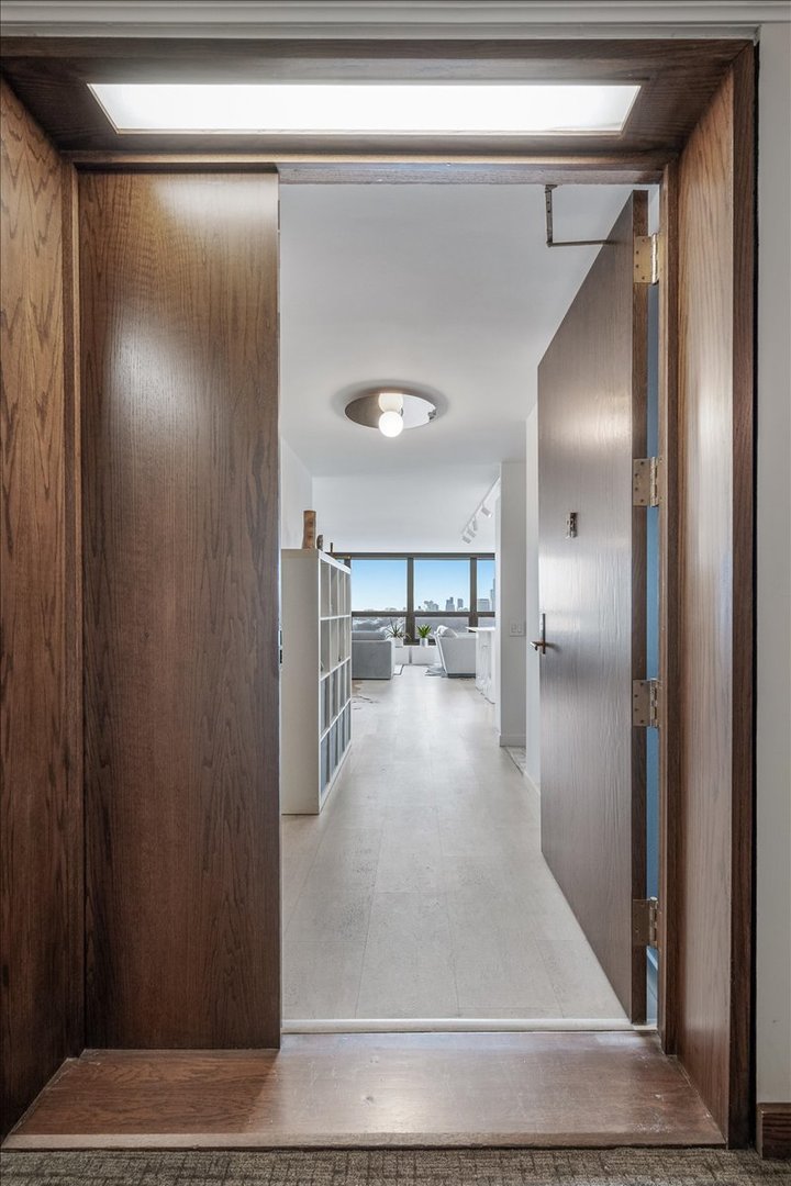 360 East Randolph Street, Unit 1002 Chicago, IL 60601 - Photo 3 of 27