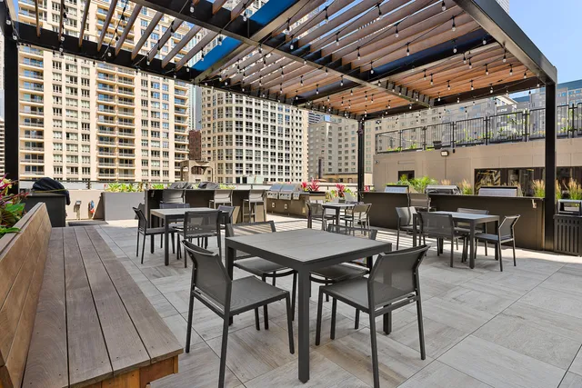 $2,325 | 30 East Huron Street, Unit 4603, Chicago, IL 60611