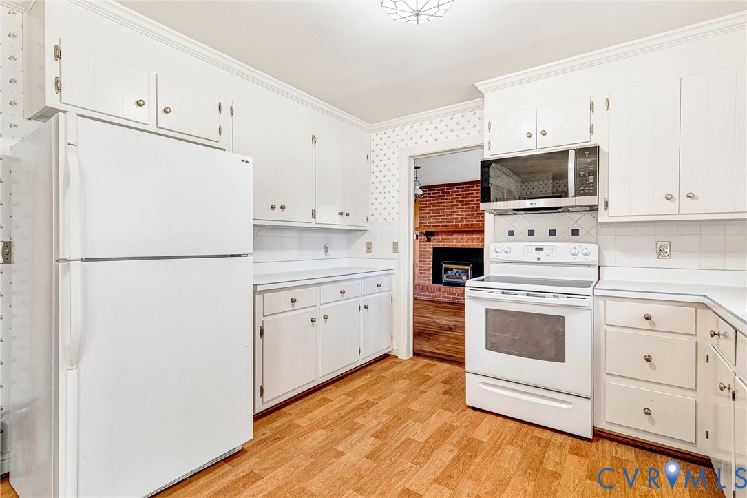 2820 Euphoria Road Chester, VA 23831 - Photo 15 of 38 Kitchen featuring white appliances, light countert