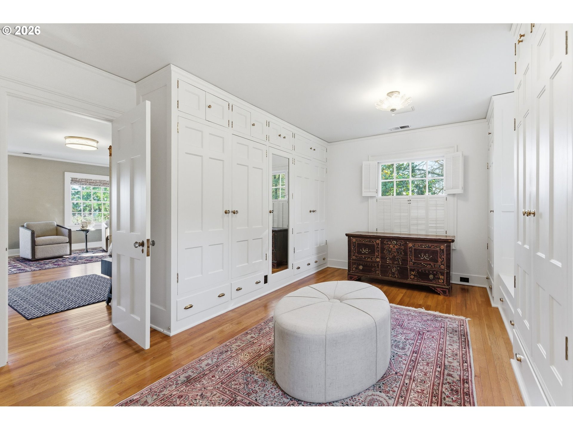 2393 South Military Road Portland, OR 97219 - Photo 24 of 48 a living room with furniture and a table