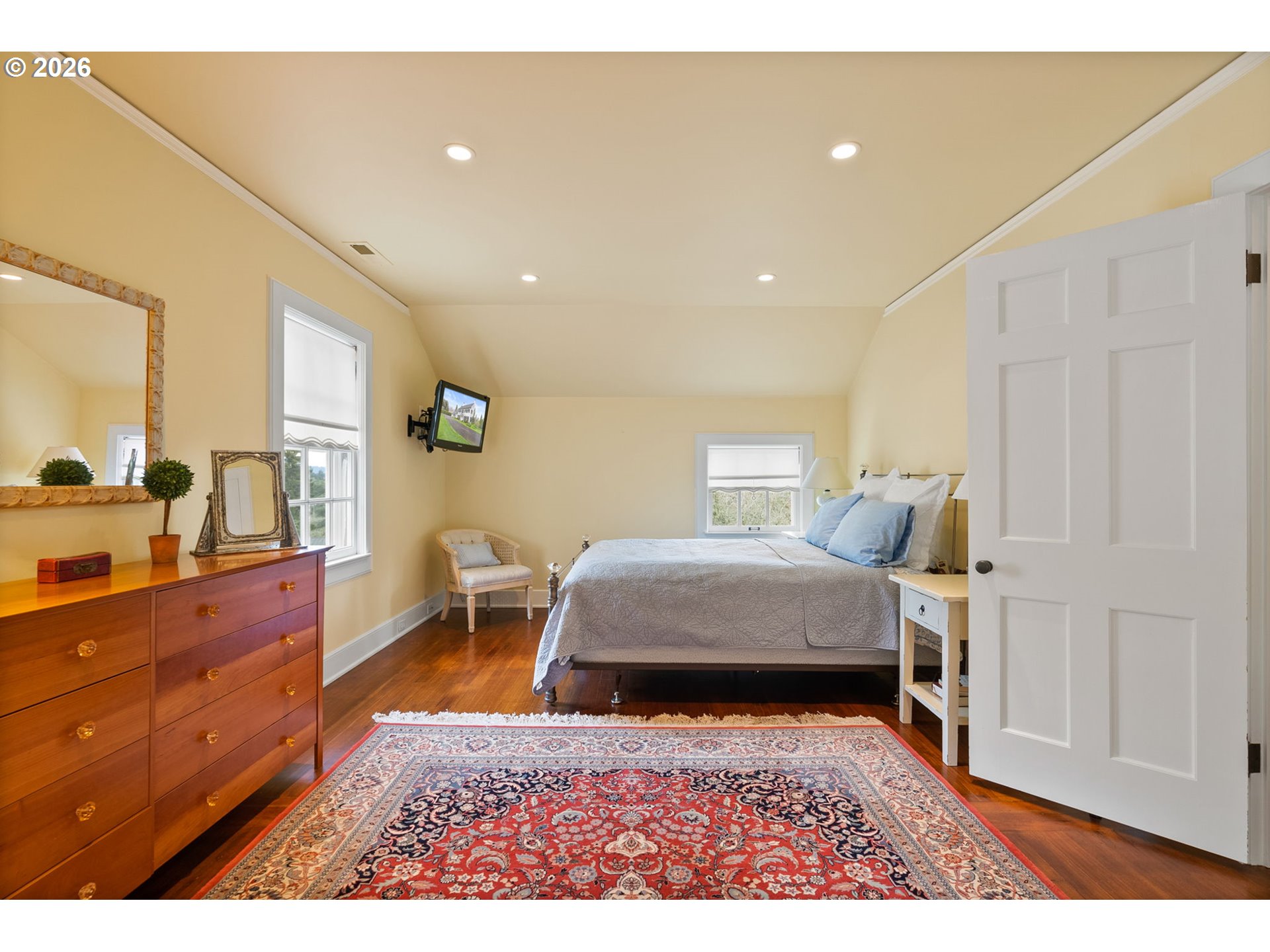 2393 South Military Road Portland, OR 97219 - Photo 30 of 48 a living room with furniture and a wooden floor