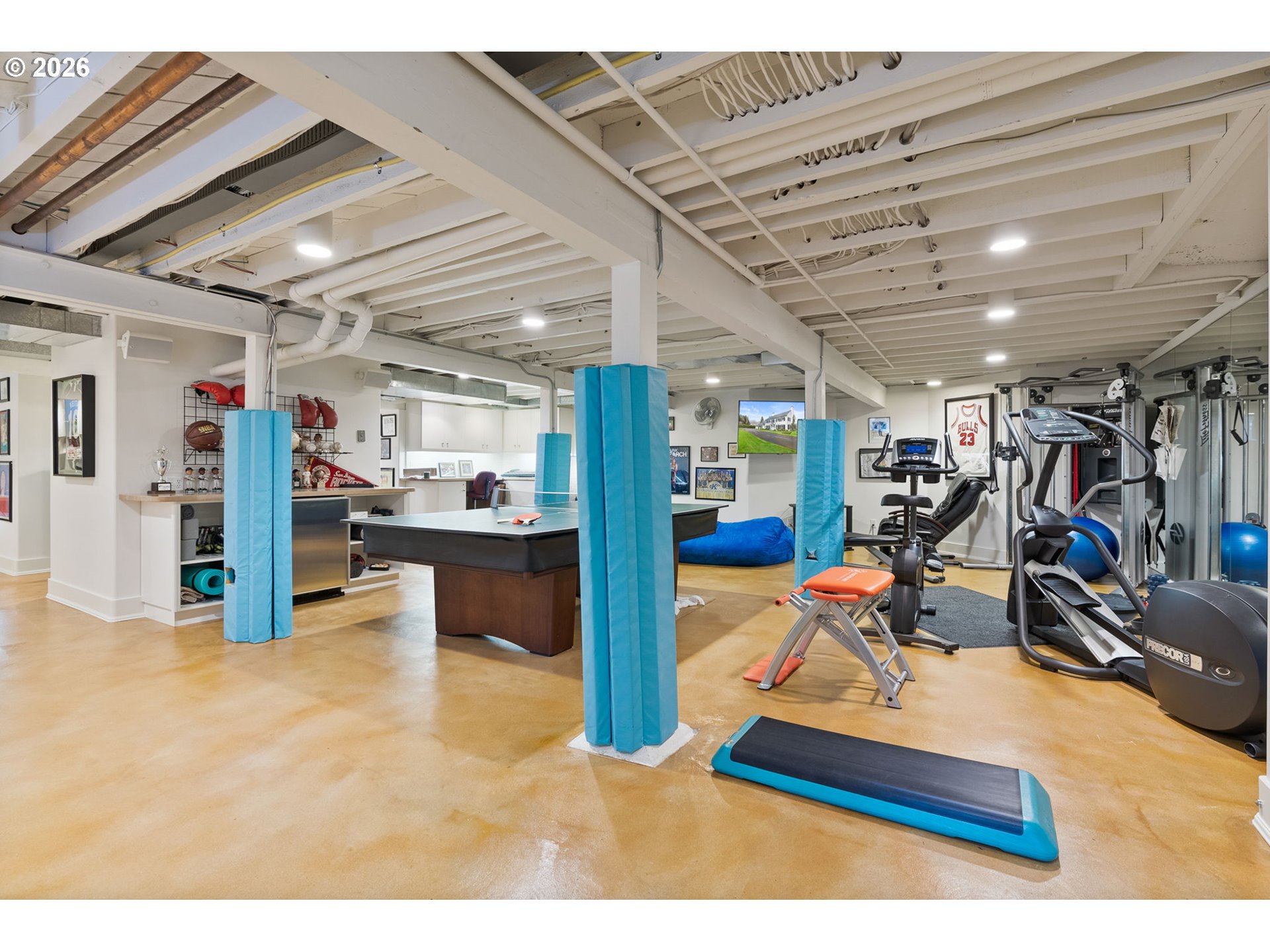 2393 South Military Road Portland, OR 97219 - Photo 33 of 48 a view of a room with gym equipment