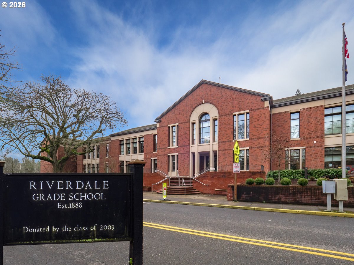 2393 South Military Road Portland, OR 97219 - Photo 46 of 48 a front view of a building with parking area