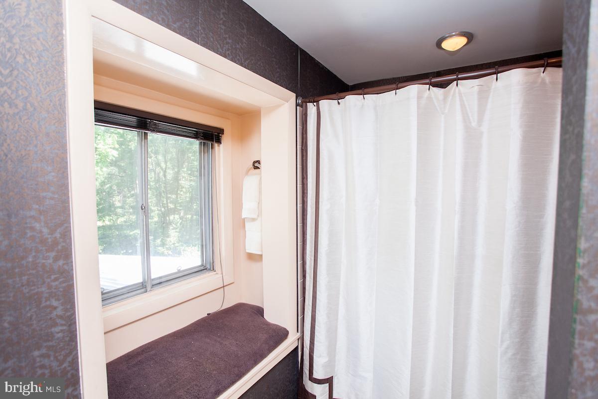 2925 Street Road Doylestown, PA 18902 - Photo 28 of 38 2nd Floor Bath Window Seat