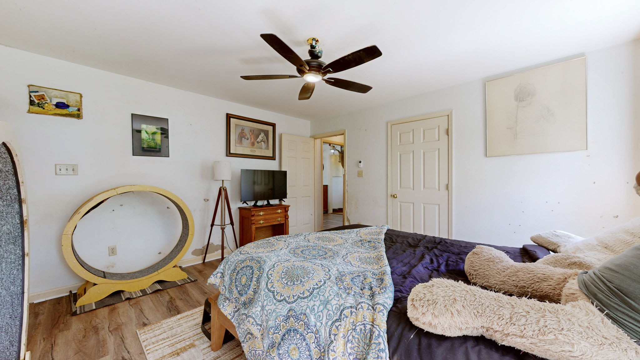 881 Coaling Road Charlotte, TN 37036 - Photo 14 of 29 a living room with furniture