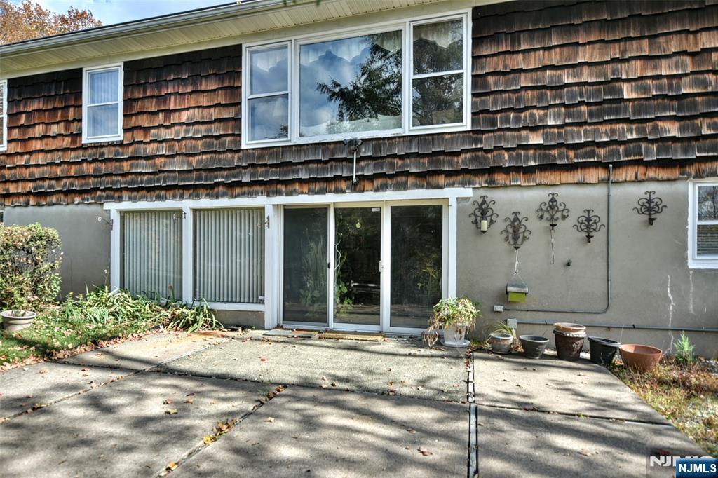 951 Berdan Avenue Wayne, NJ 07470 - Photo 36 of 39 a front view of a house
