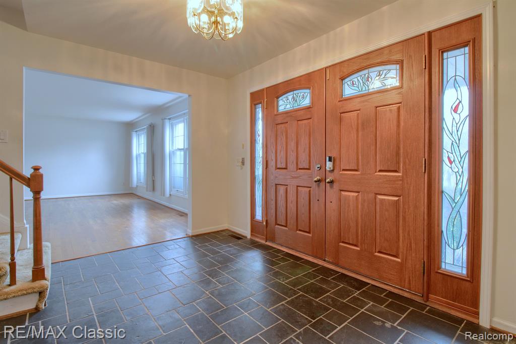 33951 Old Timber Road Farmington Hills, MI 48331 - Photo 7 of 40