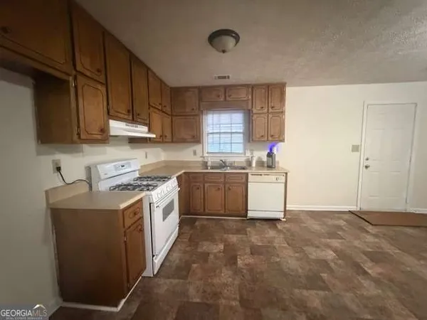 $1,350 | 10312 Canyon Trail, Jonesboro, GA 30238