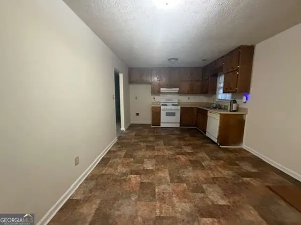 $1,350 | 10312 Canyon Trail, Jonesboro, GA 30238