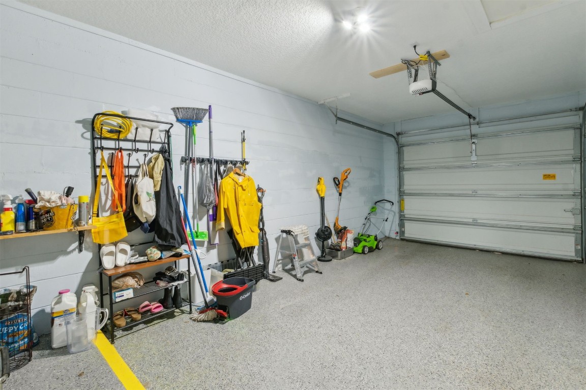914 Jasmine Street Fernandina Beach, FL 32034 - Photo 15 of 19 a view of a room with gym equipment
