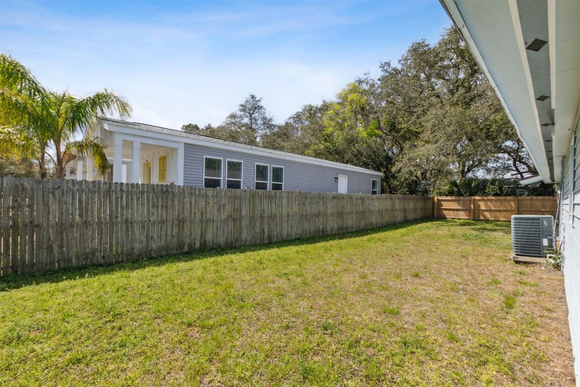 914 Jasmine Street Fernandina Beach, FL 32034 - Photo 18 of 19 a view of a backyard