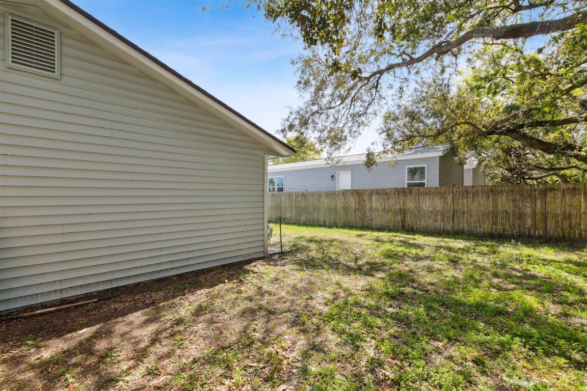 914 Jasmine Street Fernandina Beach, FL 32034 - Photo 19 of 19 a view of a backyard