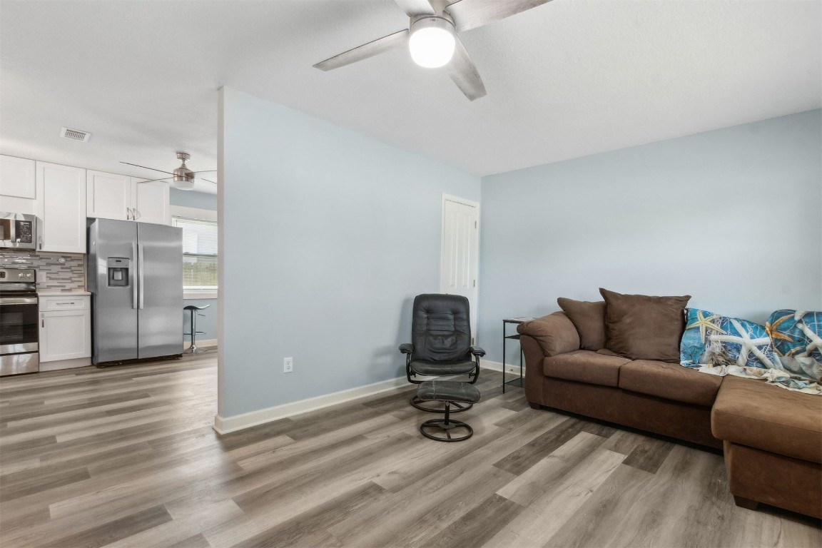 914 Jasmine Street Fernandina Beach, FL 32034 - Photo 5 of 19 a living room with furniture and wooden floor