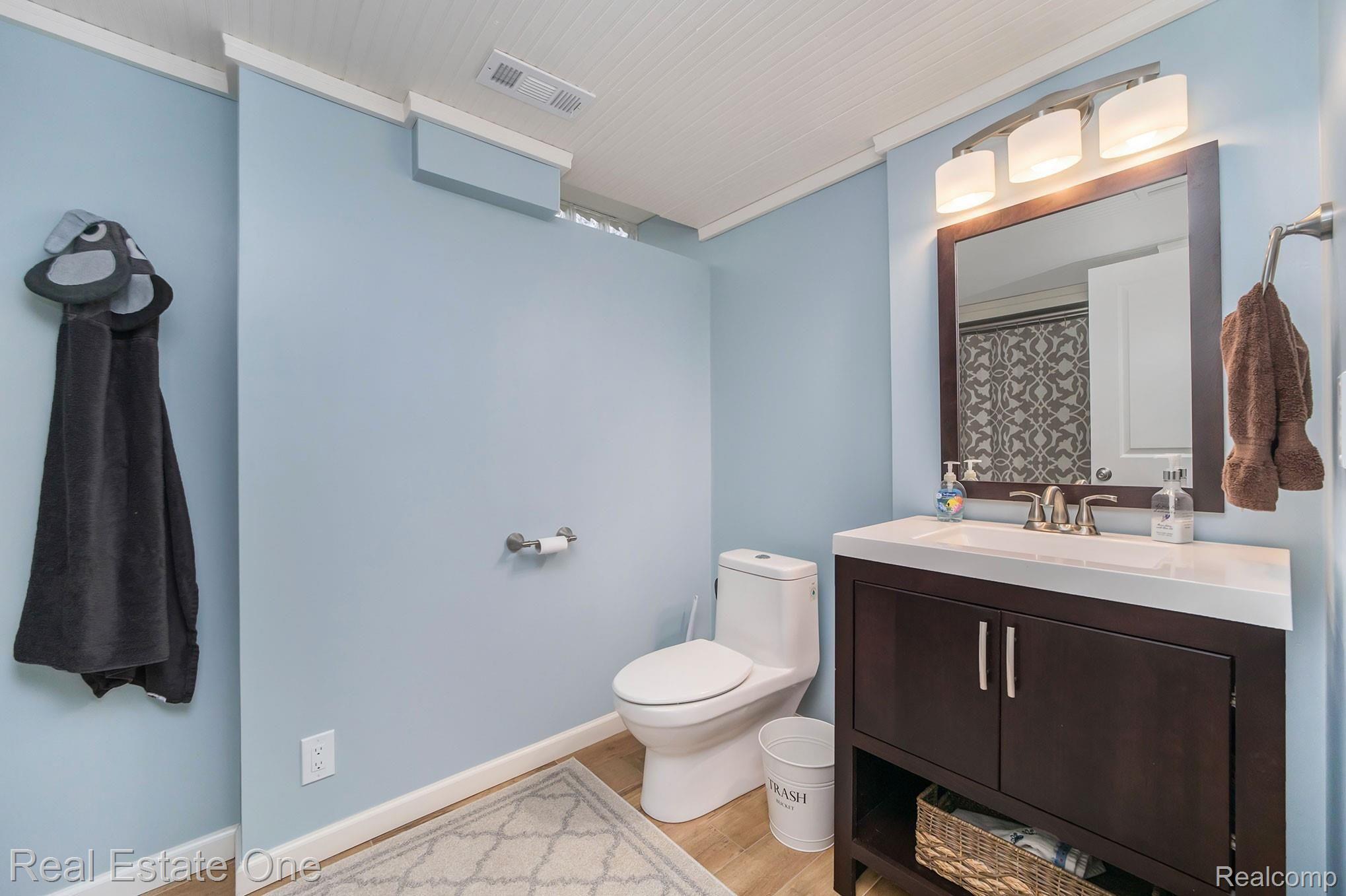 1276 Catalpa Drive Rochester, MI 48307 - Photo 26 of 28 Full Bath in Basement.jpg