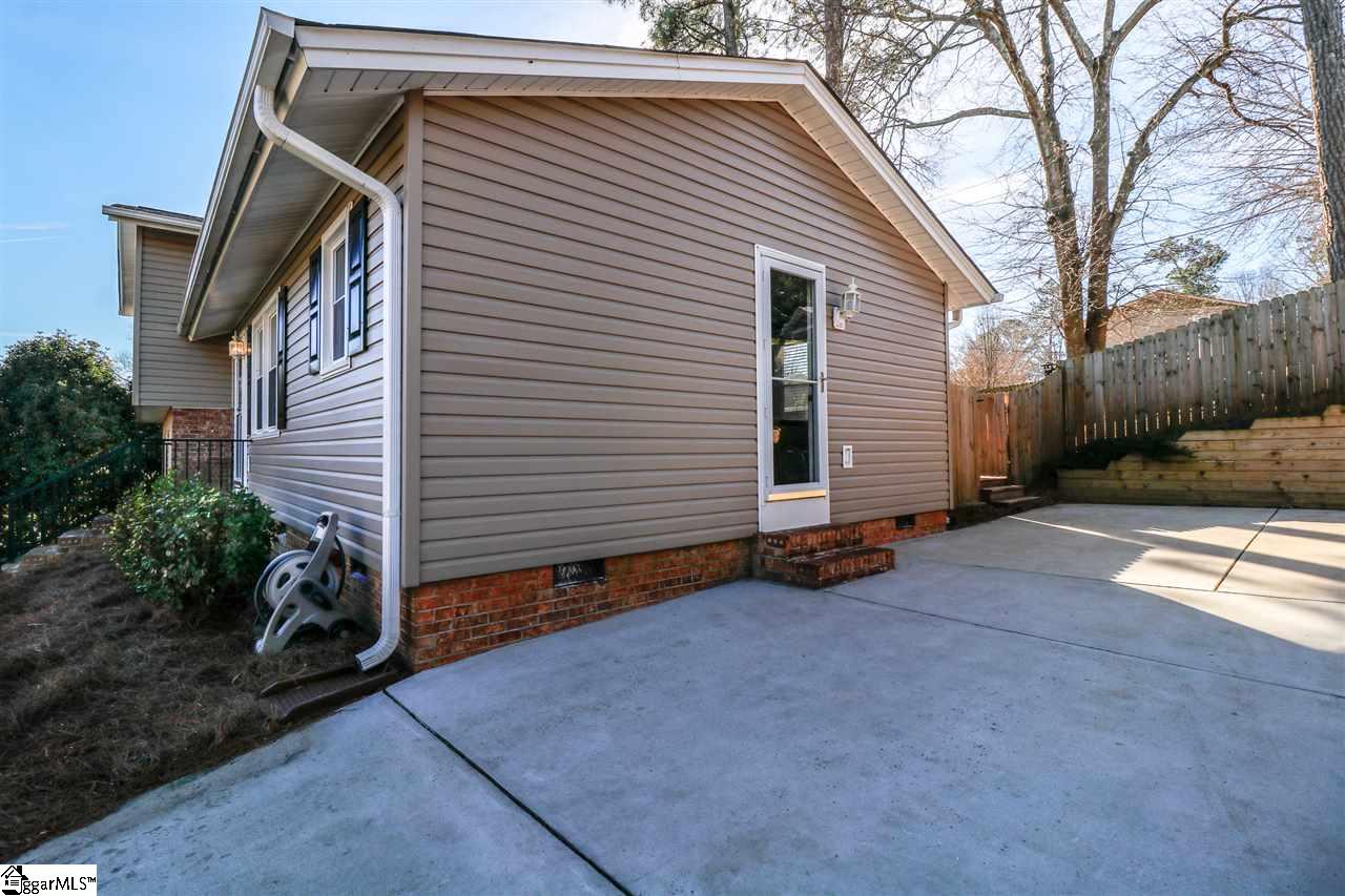 304 Jamestown Road Easley, SC 29640 - Photo 3 of 36