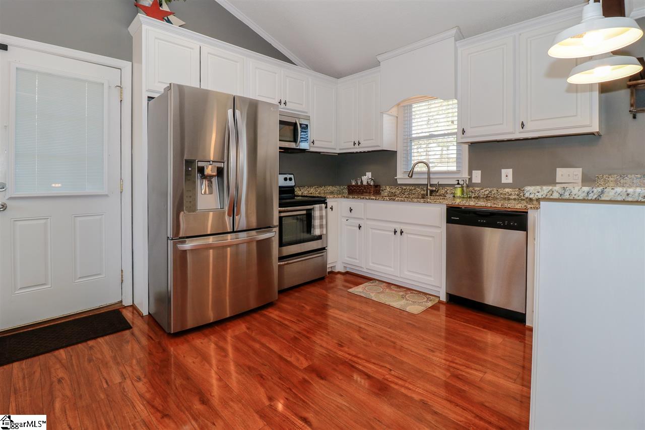 304 Jamestown Road Easley, SC 29640 - Photo 8 of 36