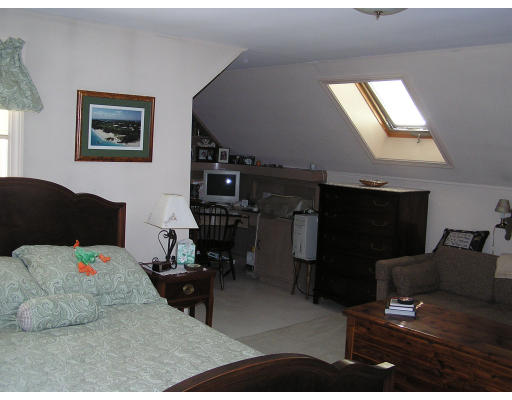 15 Londonderry Road Marblehead, MA 01945 - Photo 9 of 14 Gallery Image 9