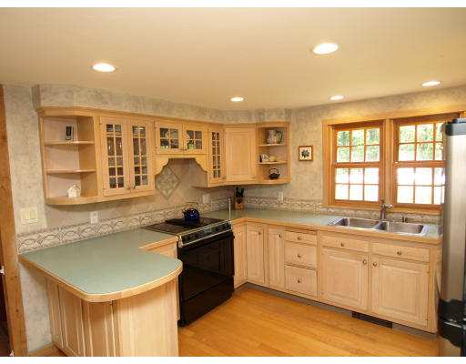 18 Burnham Road Bolton, MA 01740 - Photo 5 of 19