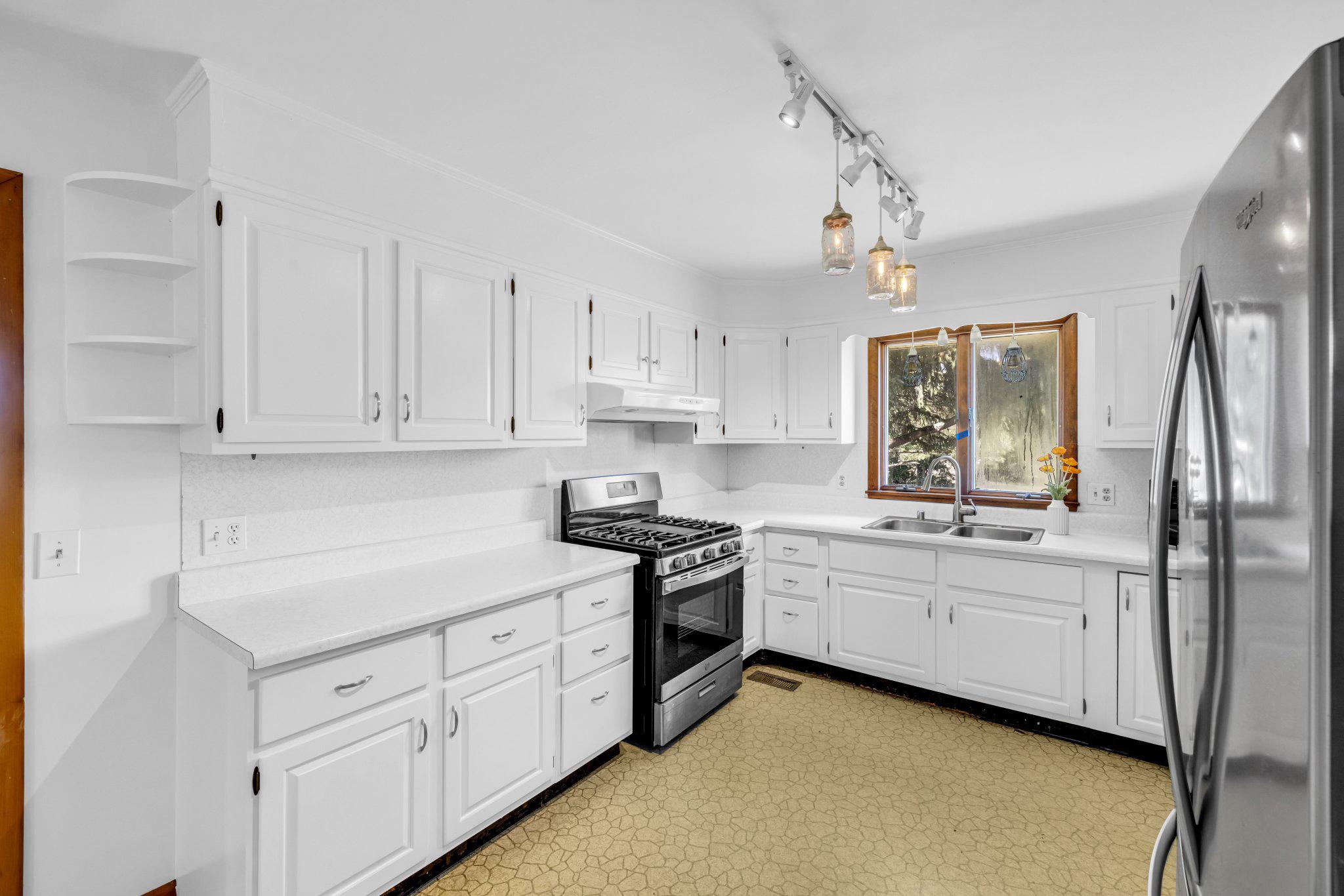 24295 Langford Road Chestertown, MD 21620 - Photo 22 of 73 Gas Stove