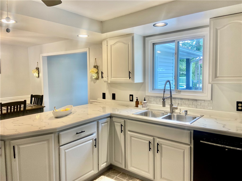 195 Wildbriar Road Henrietta, NY 14623 - Photo 13 of 31