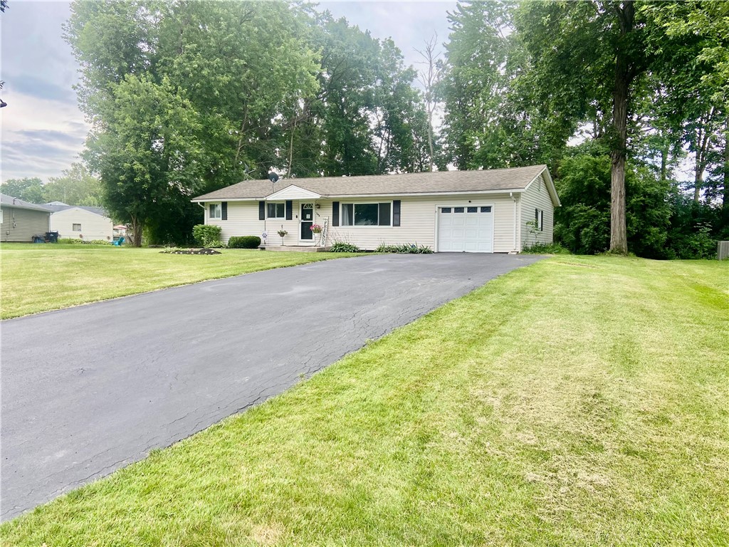 195 Wildbriar Road Henrietta, NY 14623 - Photo 2 of 31