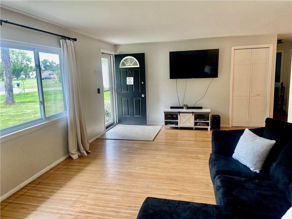 195 Wildbriar Road Henrietta, NY 14623 - Photo 7 of 31