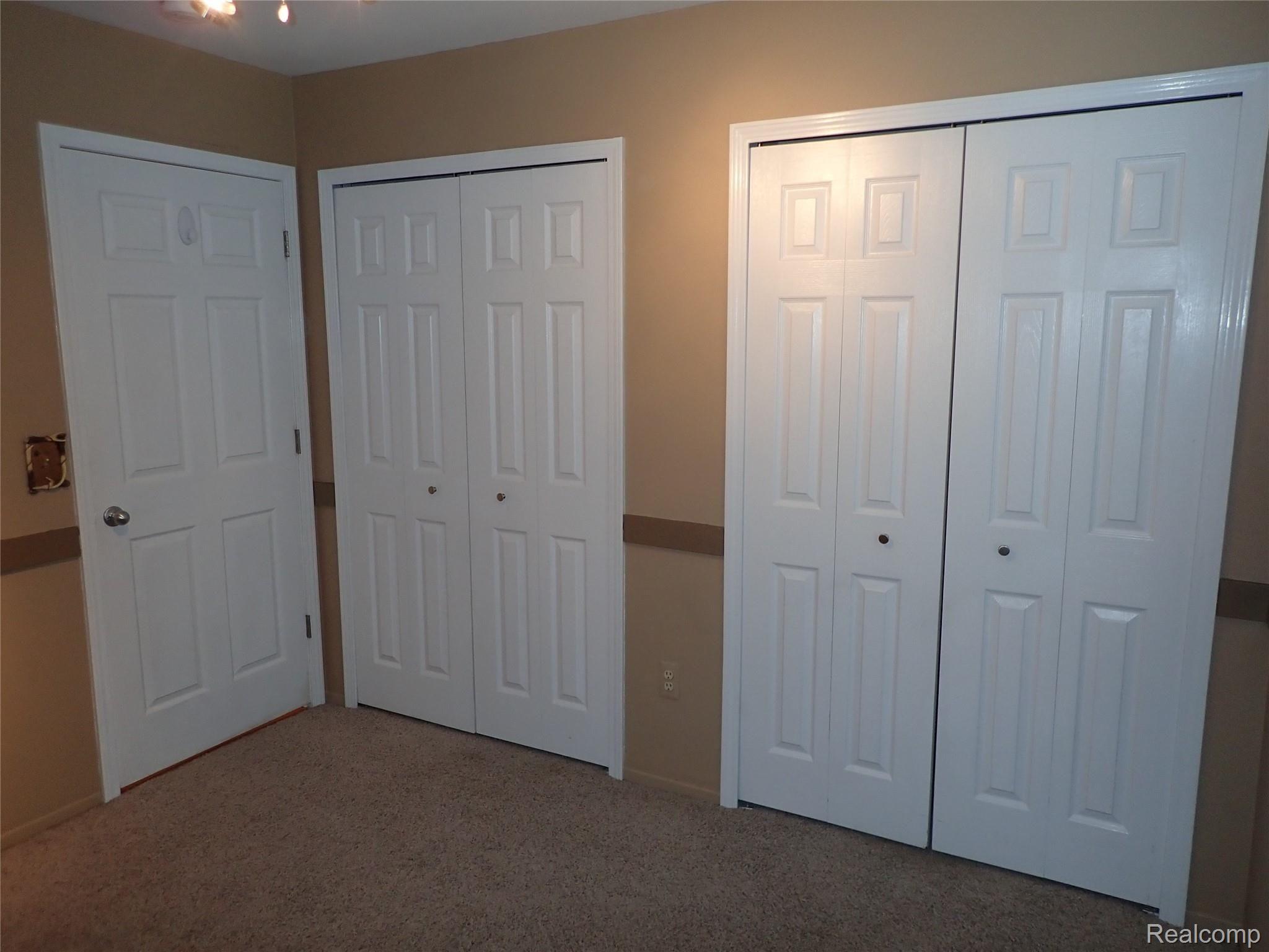 50 Pine Tree Ridge, Unit 4 Waterford, MI 48327 - Photo 20 of 25 2nd br double closets