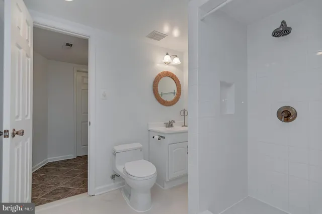 a view of yard with green space