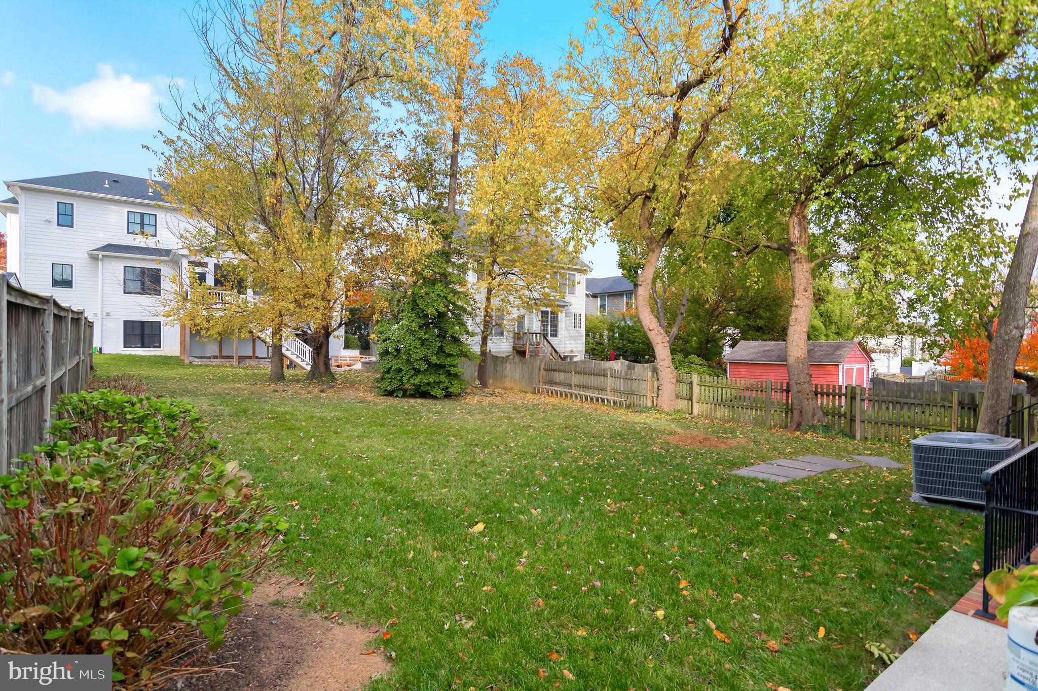 4043 20th Road North Arlington, VA 22207 - Photo 52 of 56 a view of yard with green space