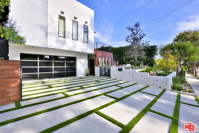 a view of a building in the background