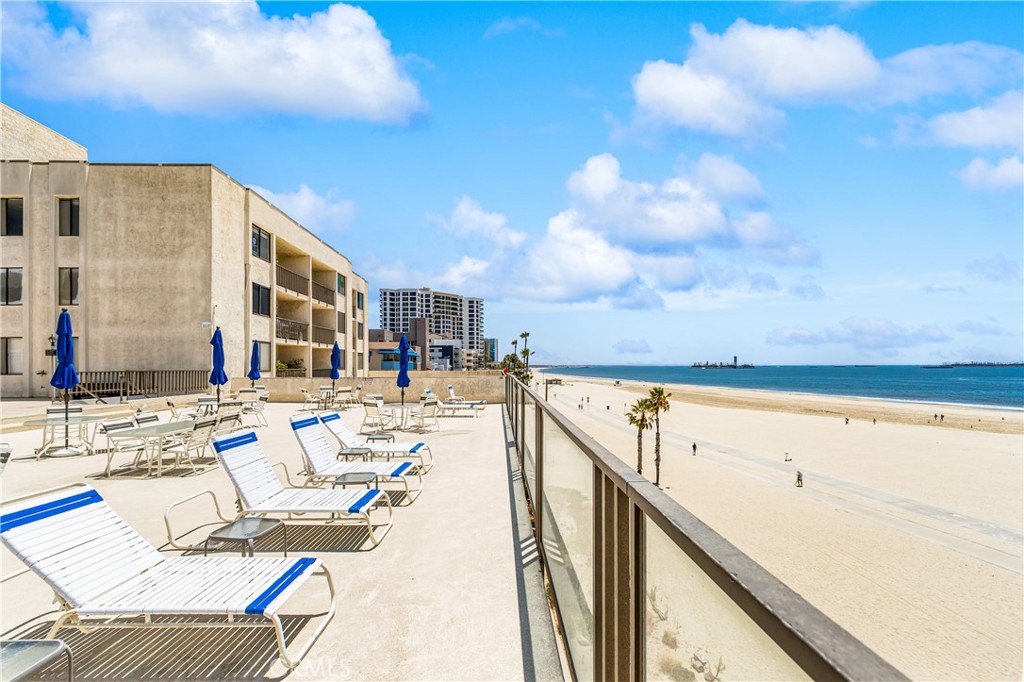 1140 East Ocean Boulevard, Unit 228 Long Beach, CA 90802 - Photo 17 of 27 Community sundeck