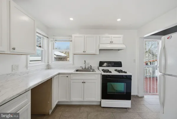 a view of walk in closet