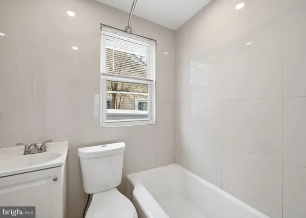 a view of a bedroom with closet and bedroom