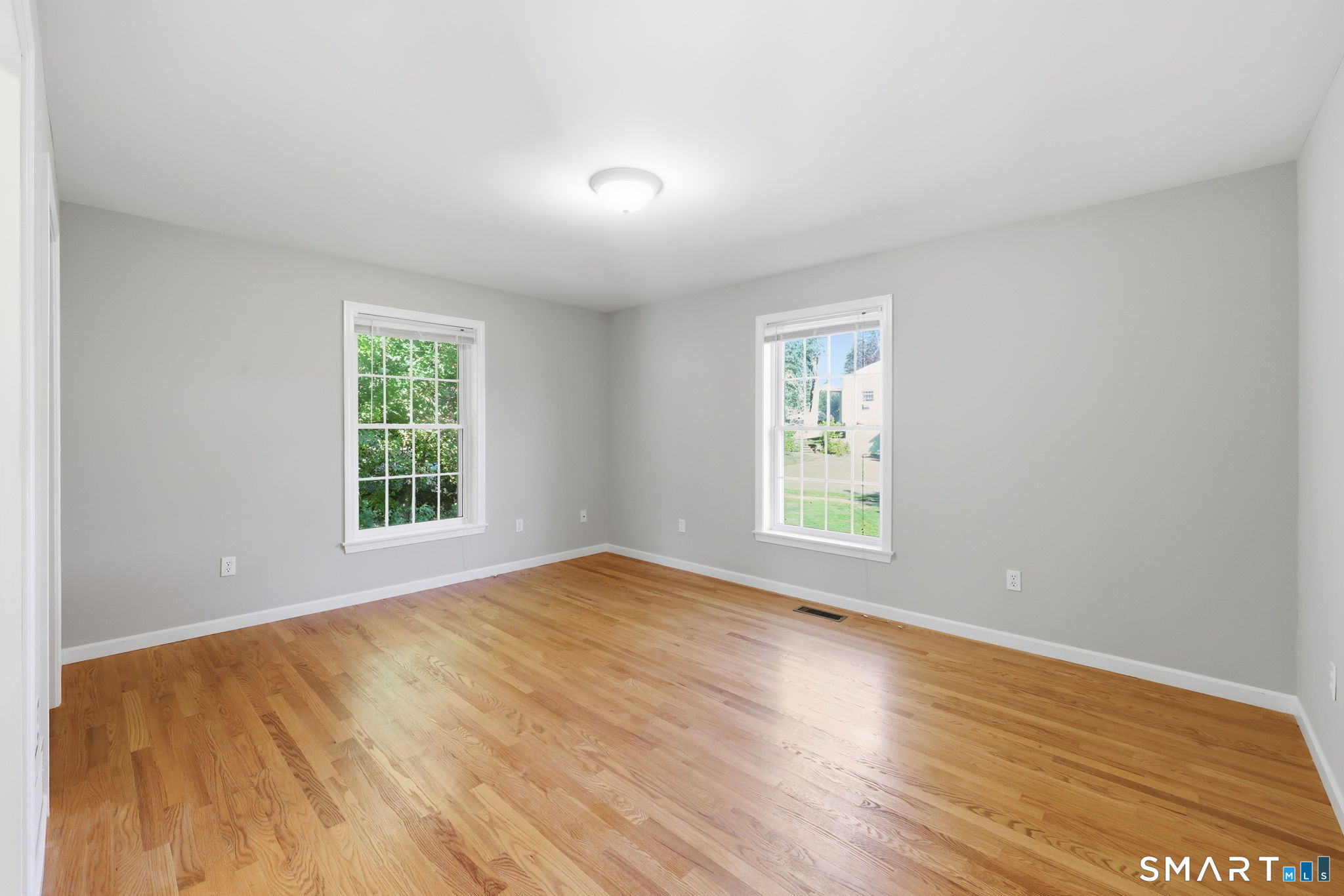 40 Valmore Road Bristol, CT 06010 - Photo 15 of 31 First Floor primary suite
