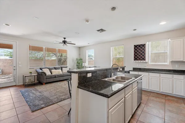 $3,650 | 1423 South Newberry Lane, Tempe, AZ 85281