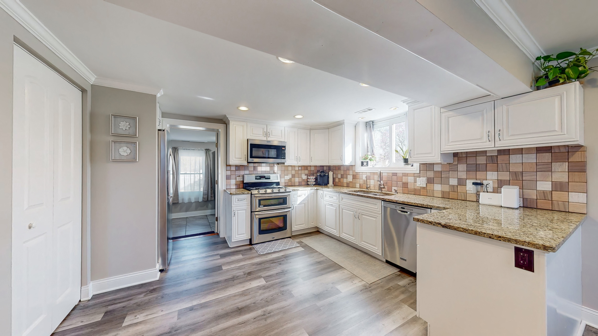 717 Geneva Avenue Romeoville, IL 60446 - Photo 4 of 25 Gallery Image 4
