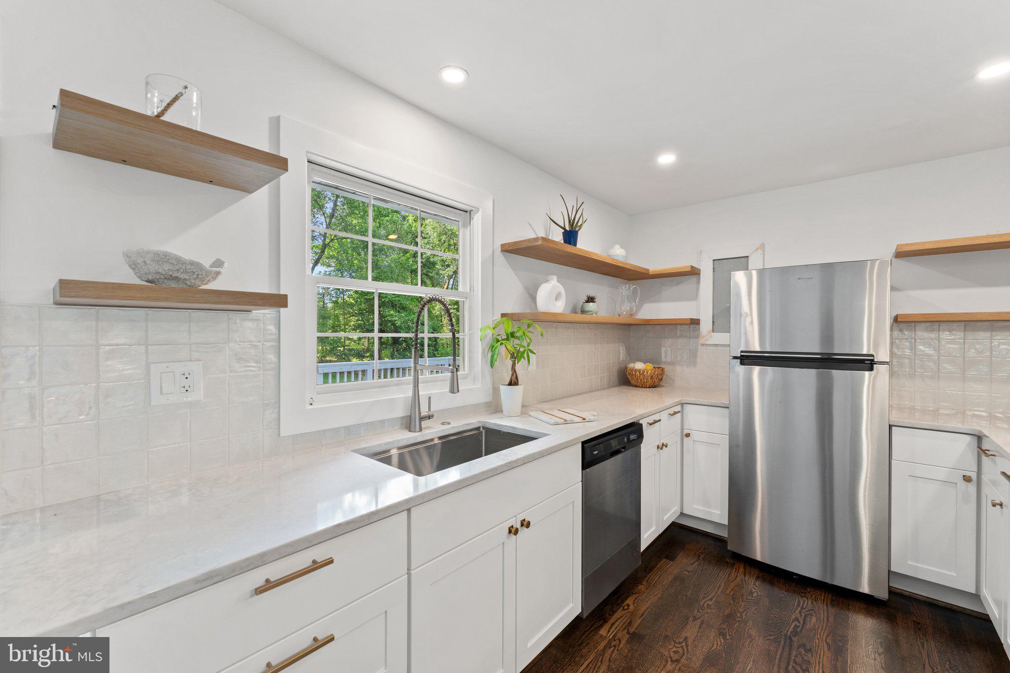 7855 Rogues Road Catlett, VA 20119 - Photo 14 of 69 Kitchen with White Oak floating shelves
