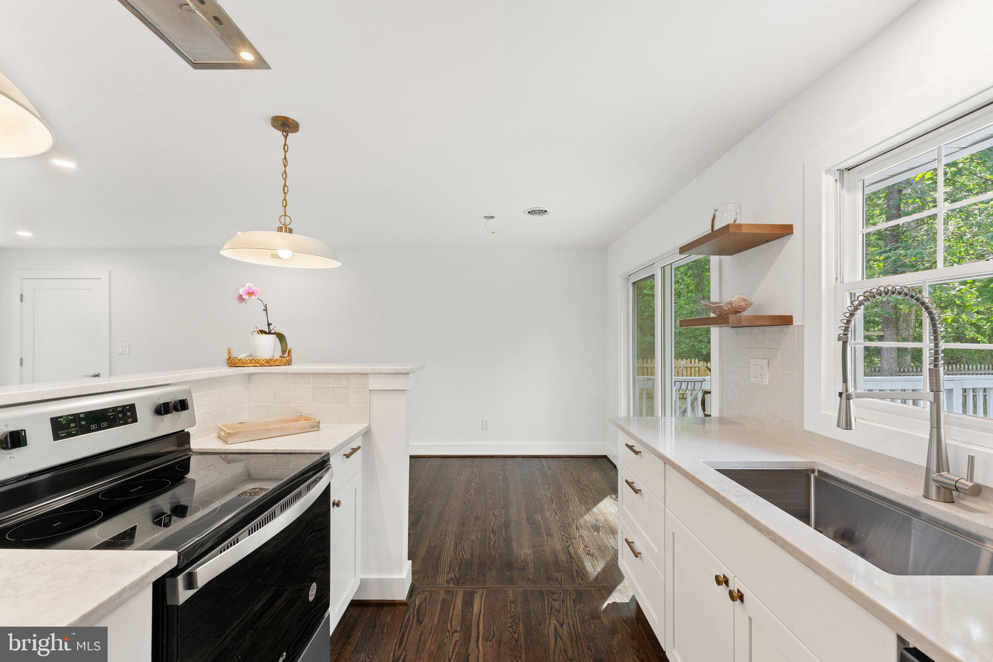 7855 Rogues Road Catlett, VA 20119 - Photo 15 of 69 Kitchen with real White Oak floating shelves