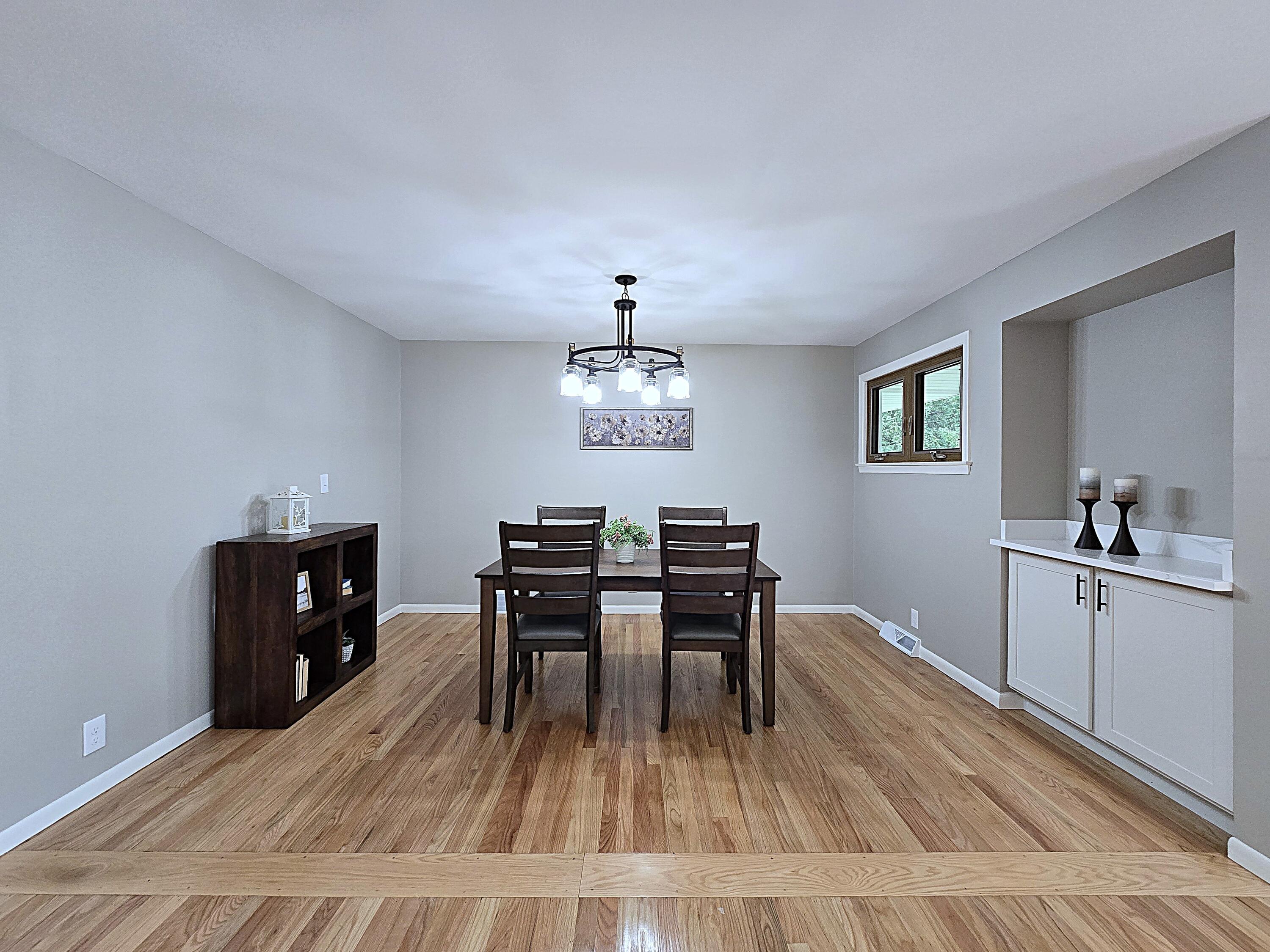 W136N7015 Claas Road Menomonee Falls, WI 53051 - Photo 20 of 54 Dining Room
