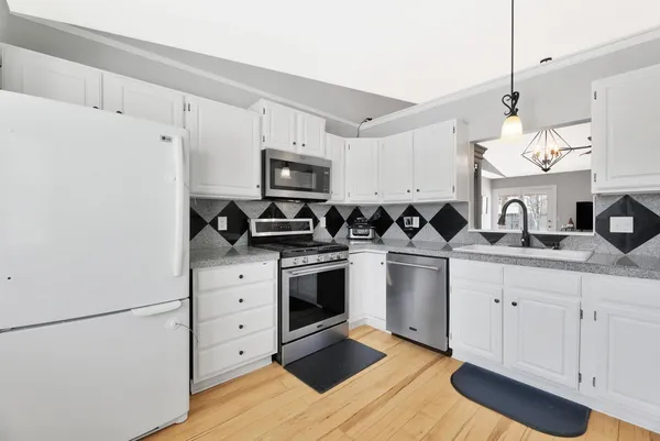 $285,000 | 341 Oakwood Court, Andover, KS 67002