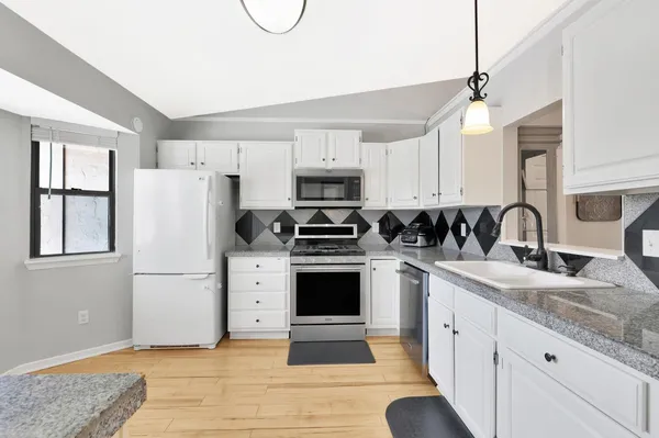 $285,000 | 341 Oakwood Court, Andover, KS 67002
