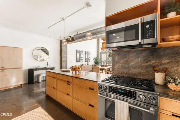 $1,699,000 | 510 South Hewitt Street, Unit 107, Los Angeles, CA 90013