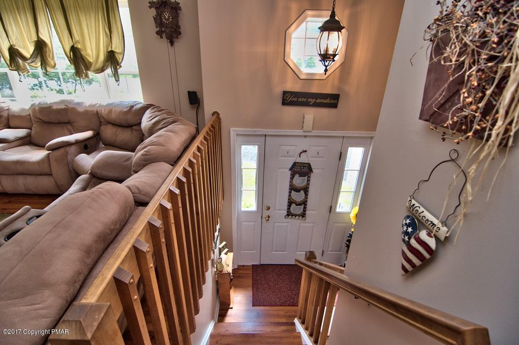 647 Mountain Road Blakeslee, PA 18610 - Photo 12 of 45 Foyer View 2