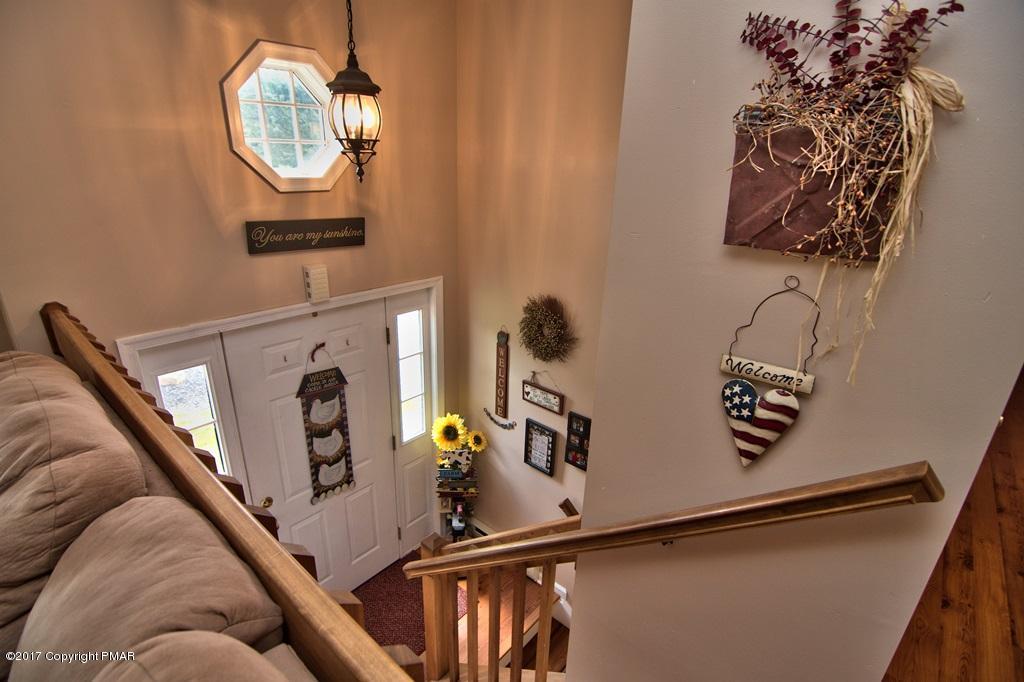 647 Mountain Road Blakeslee, PA 18610 - Photo 13 of 45 Foyer View 3