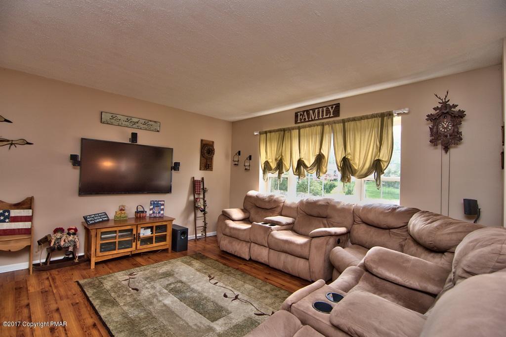 647 Mountain Road Blakeslee, PA 18610 - Photo 15 of 45 Living Room View 1