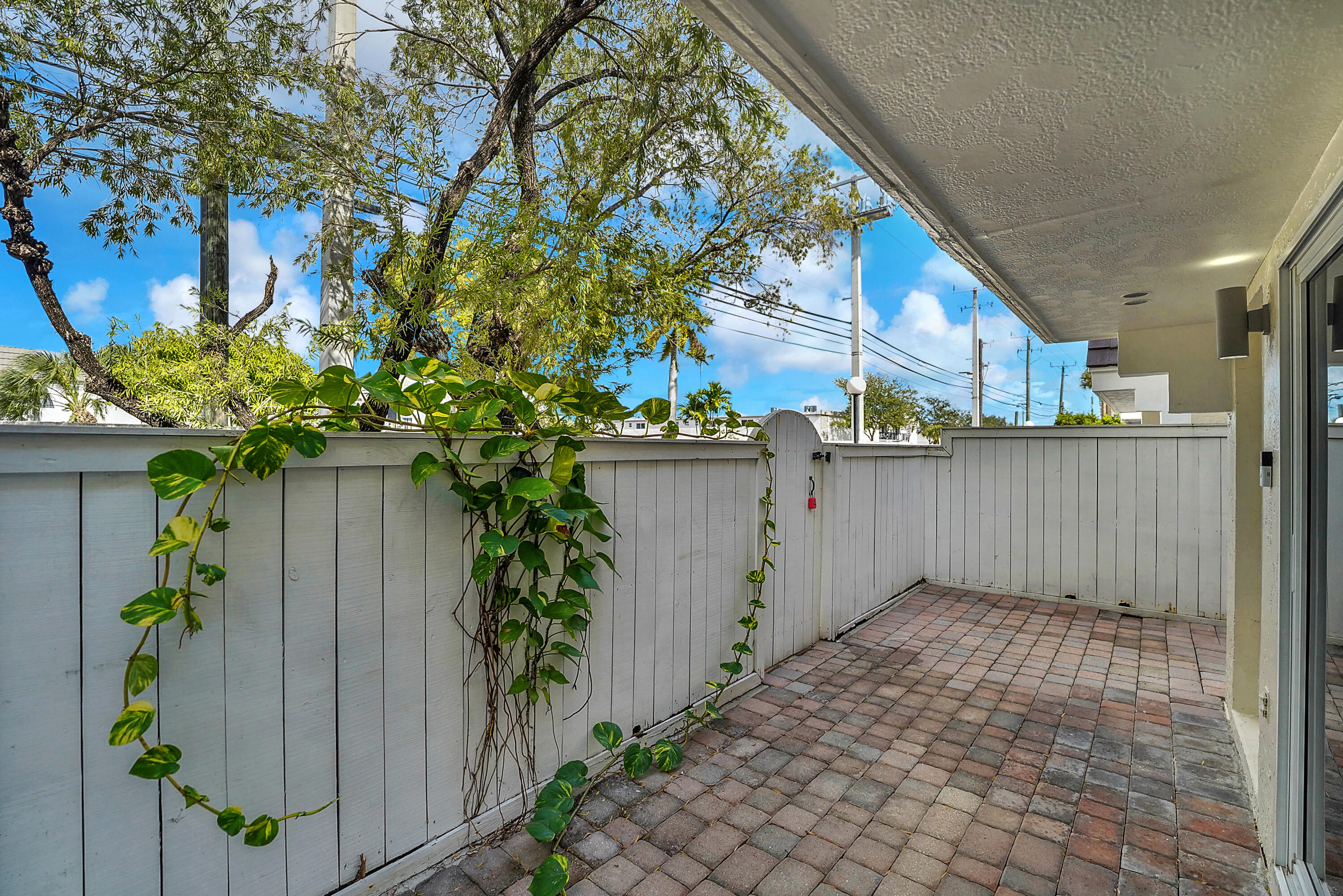 4550 Southwest 68th Ct Circle, Unit 548 Miami, FL 33155 - Photo 50 of 51 a house view with a garden space