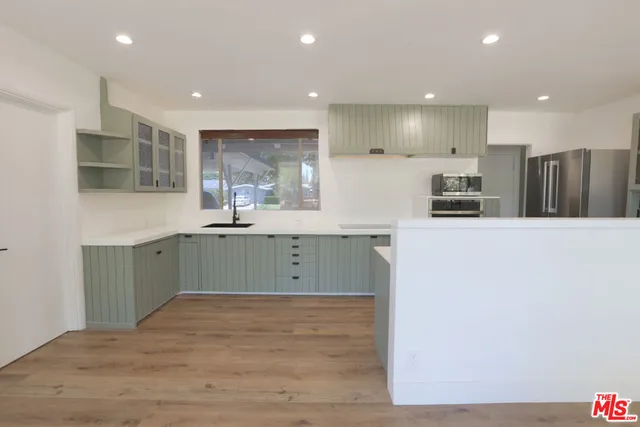 $949,995 | 7058 Petit Avenue, Van Nuys, CA 91406