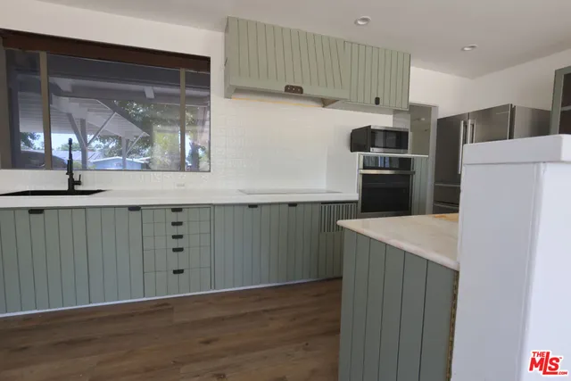 $949,995 | 7058 Petit Avenue, Van Nuys, CA 91406